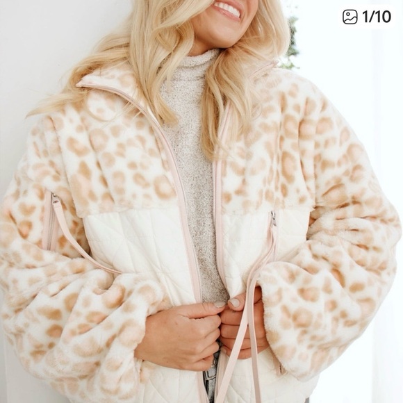 Leopard Print Fleece Jacket with Quilted Detail - Picture 6 of 8